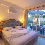 Opal Villa, Oezel Havuzlu, ヴィラ